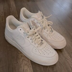Nike AF1 White Low Classic Sneakers | 12M = 13.5W | Preowned Leather Air Forces